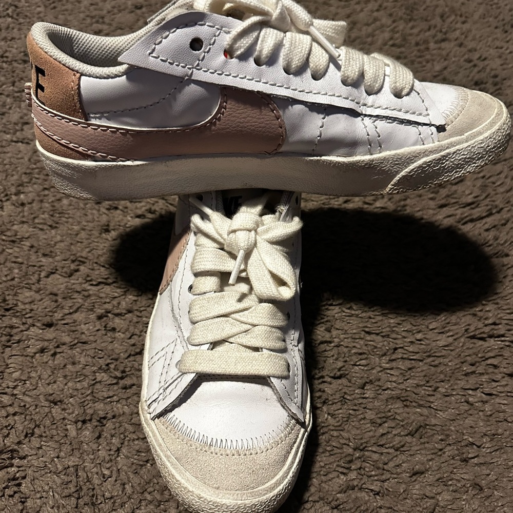 Preloved Nike sneakers size 9